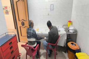  آموزش و مراقبت بیماری ایدز و سل در بخش متادون تراپی مطب های شهر حاجی آباد.
